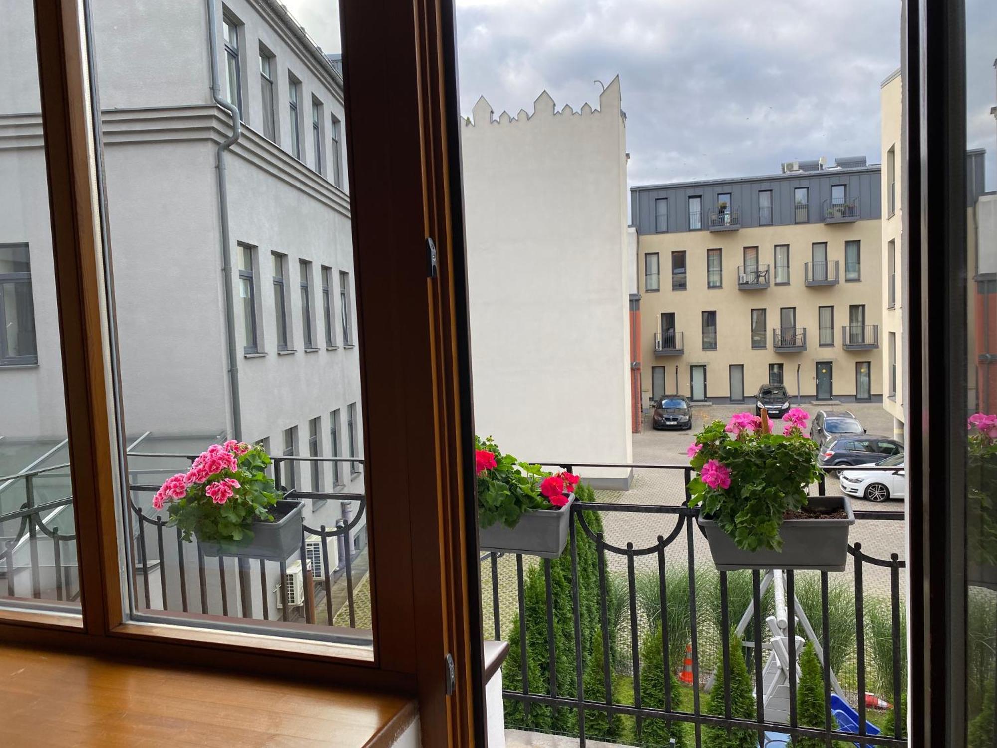 קובנה Spacious Old Town Apt, 3 Private Rooms, Sleeps 5-6 מראה חיצוני תמונה